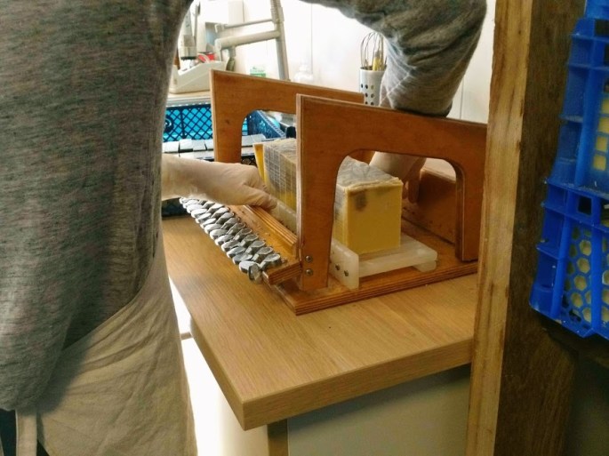 Machine pour découper le savon